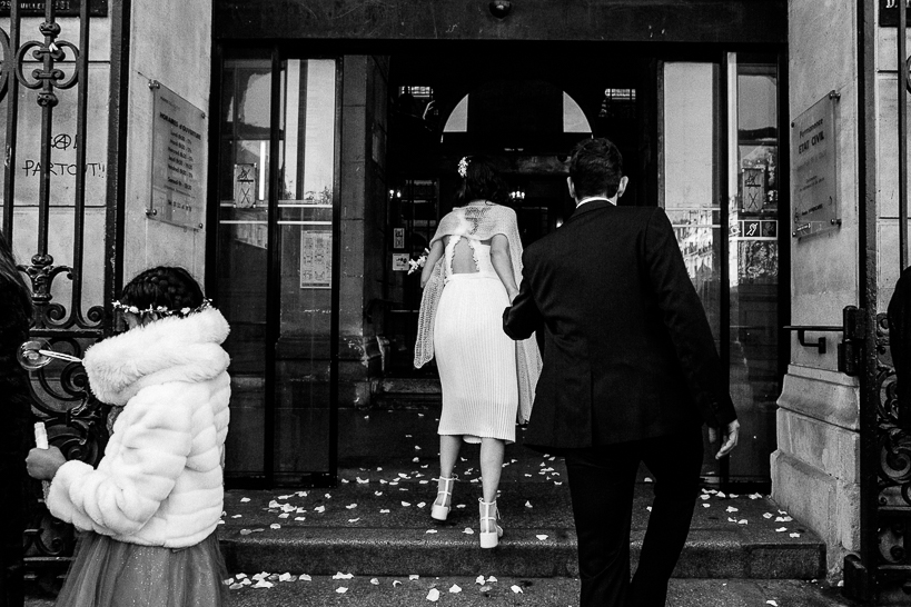 arrivée des mariés à la mairie du 18eme arrondissement de Paris